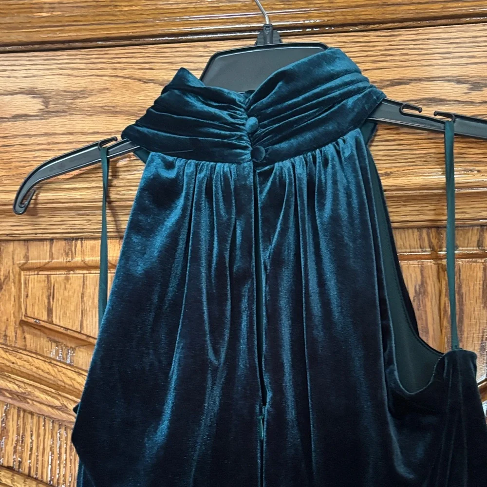Elegant Green Velvet Halter Dress - Picture 3 of 4